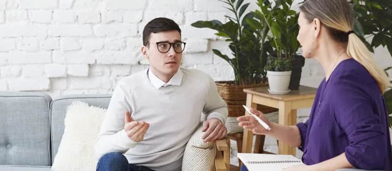 ¿Cuánto gana un psicólogo al mes y qué factores influyen en su sueldo?